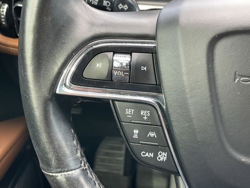 Used 2023 Lincoln Nautilus Reserve w/ Equipment Group 201A image 21