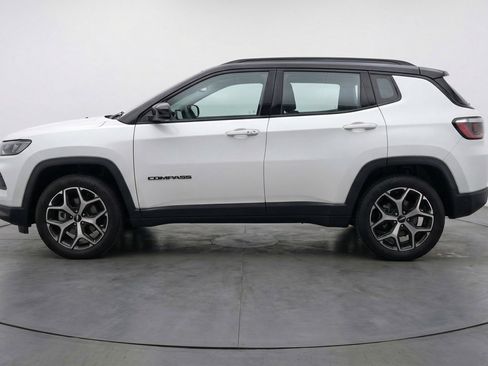 Used 2025 Jeep Compass Limited image 5