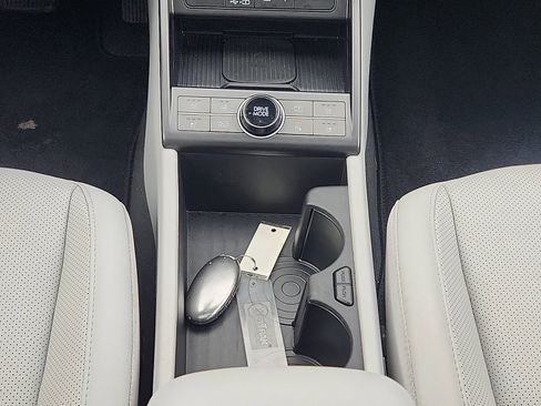 Used 2024 Hyundai Kona Limited FWD image 19