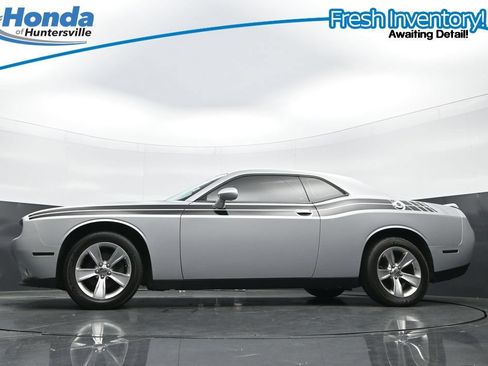 Used 2021 Dodge Challenger SXT RWD image 29
