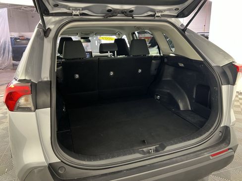 Used 2021 Toyota RAV4 LE image 24