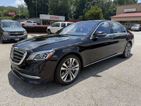 Used 2018 Mercedes-Benz S 560 Sedan image 3
