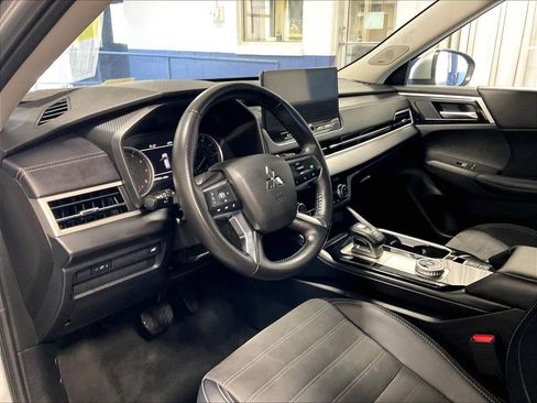 Used 2025 Mitsubishi Outlander SE AWD/4WD image 8