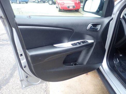 Used 2018 Dodge Journey SE image 9