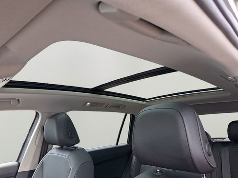 Used 2019 Volkswagen Tiguan SE w/ Panoramic Sunroof Package AWD/4WD image 15