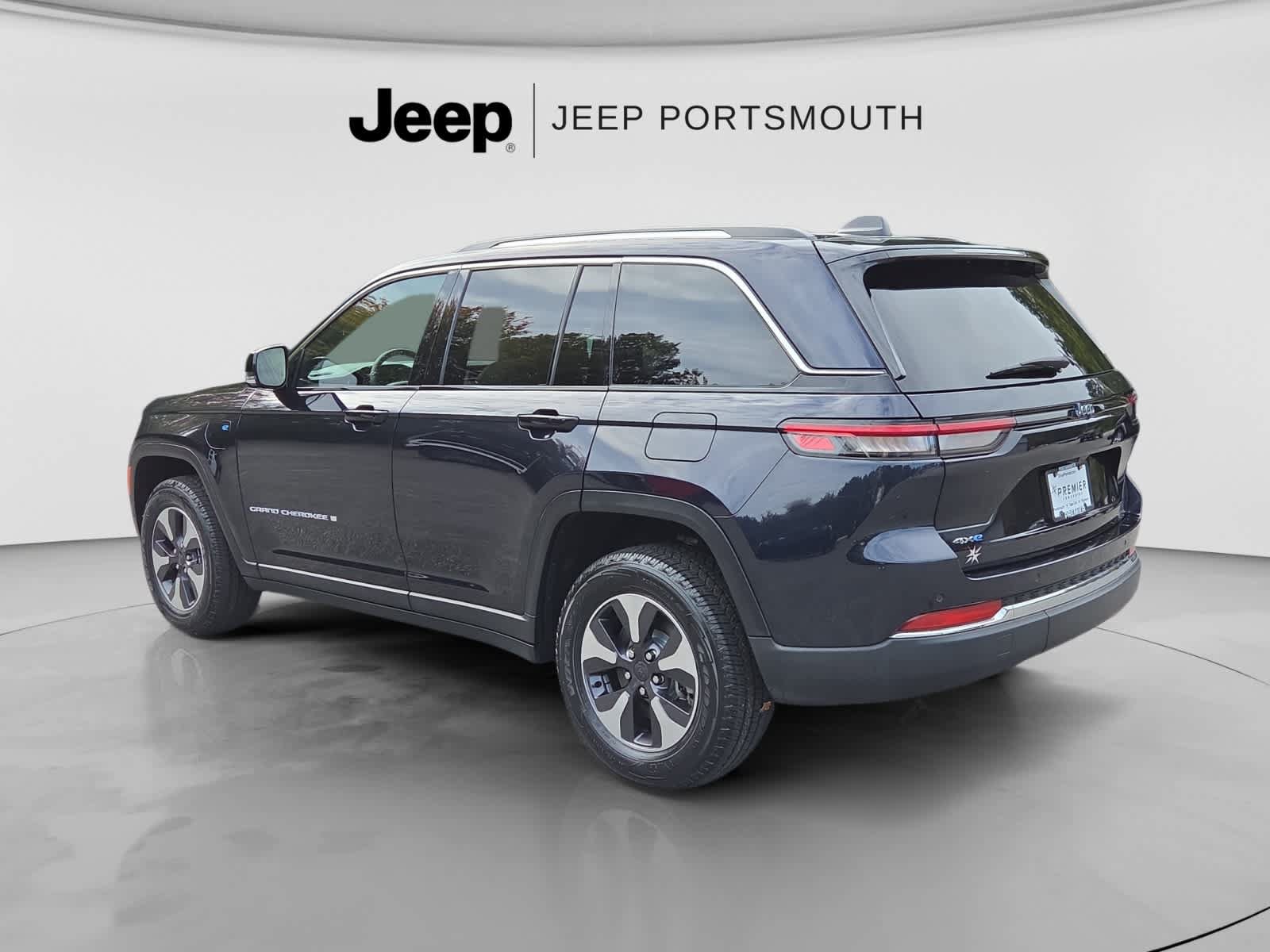 Used 2023 Jeep Grand Cherokee 4WD 4xe image 5