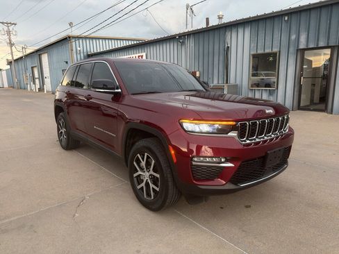 Used 2024 Jeep Grand Cherokee Limited w/ Trailer Tow Package AWD/4WD image 3