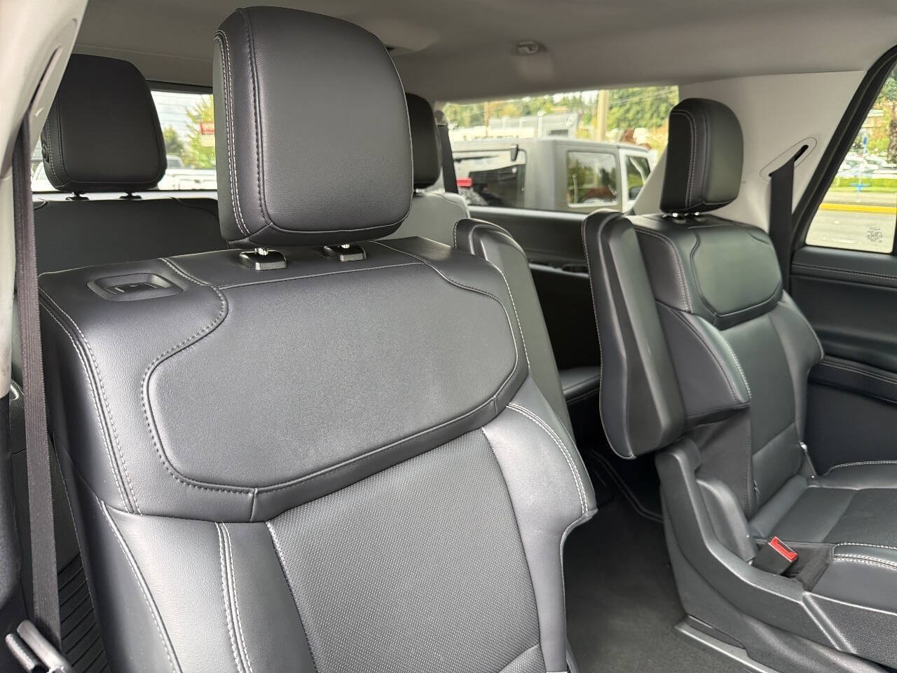 Used 2025 Ford Expedition Max Platinum AWD/4WD image 26