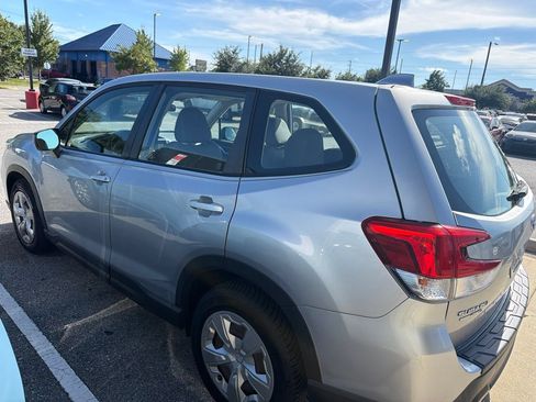 Used 2019 Subaru Forester AWD/4WD image 2