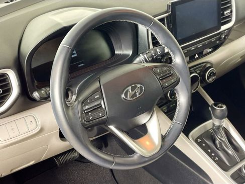 Used 2023 Hyundai Venue SEL image 15