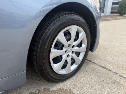 Used 2021 Toyota Corolla LE w/ Carpet Mat Package (TMS) FWD image 18