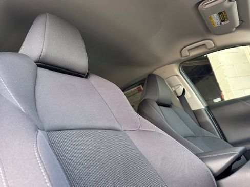 Used 2022 Toyota Venza LE image 17