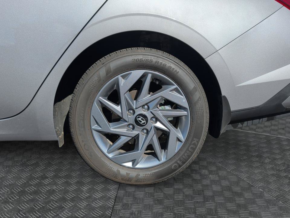 Used 2026 Hyundai Elantra Hybrid FWD image 22