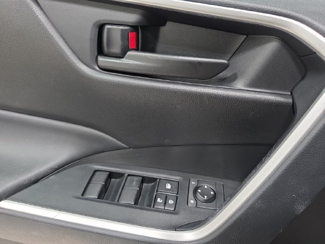 Certified 2025 Toyota RAV4 LE FWD image 25