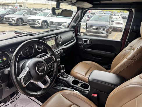 Used 2021 Jeep Wrangler Unlimited Sahara w/ Cold Weather Group AWD/4WD image 11