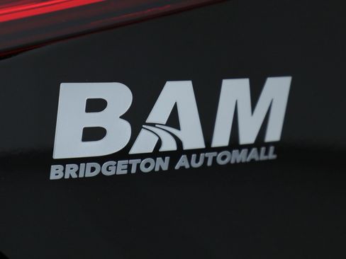 Used 2025 Mercedes-Benz C 300 4MATIC Sedan image 36
