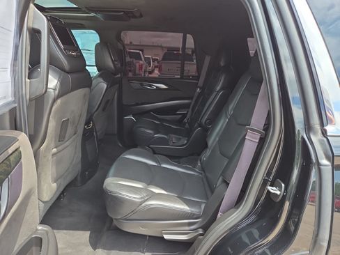 Used 2017 Cadillac Escalade Platinum AWD/4WD image 38