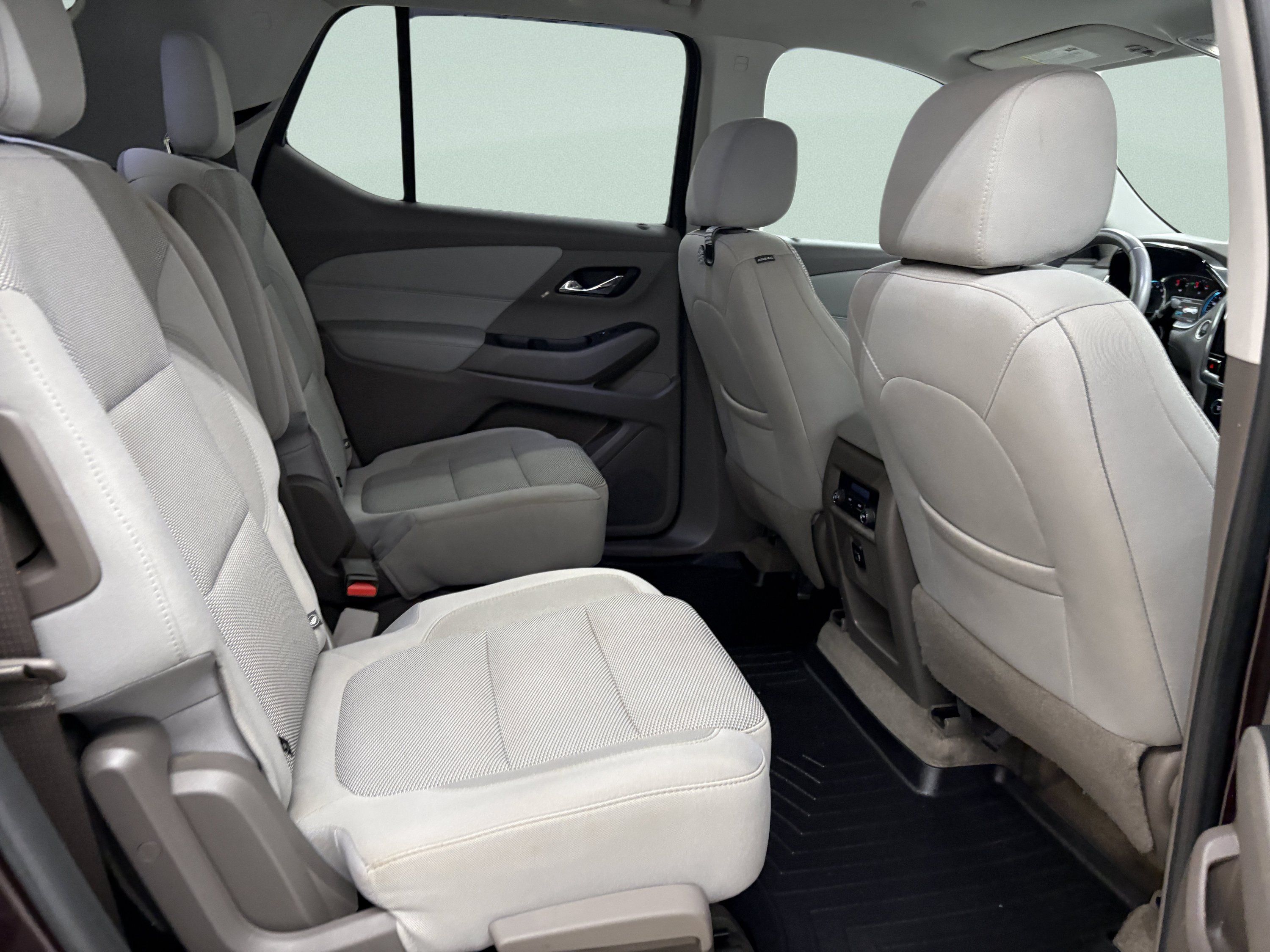 Used 2018 Chevrolet Traverse LT FWD image 25