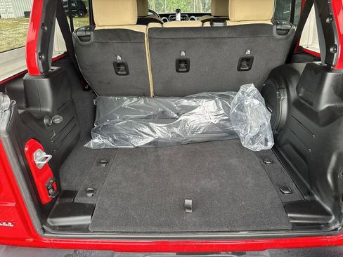 Used 2023 Jeep Wrangler Sahara w/ Safety Group image 21