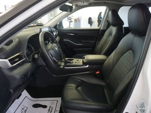 Used 2024 Toyota Highlander XLE image 21