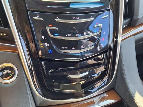 Used 2020 Cadillac Escalade Premium Luxury AWD/4WD image 32
