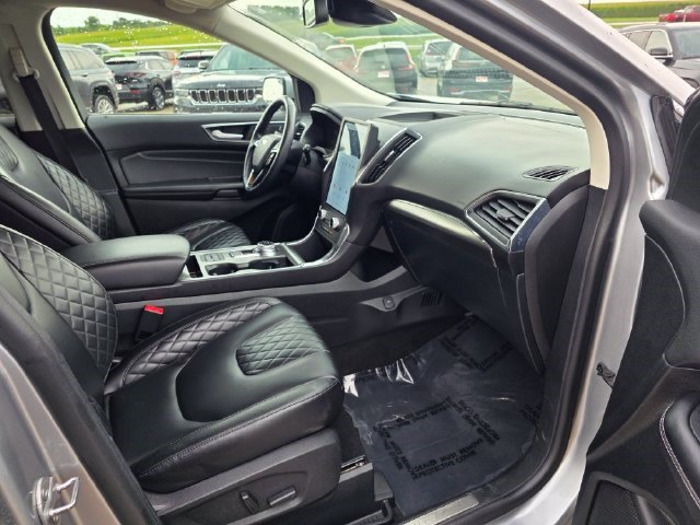 Used 2024 Ford Edge Titanium AWD/4WD image 17