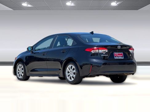 Used 2023 Toyota Corolla LE FWD image 3