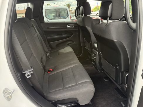 Used 2018 Jeep Grand Cherokee Laredo image 11