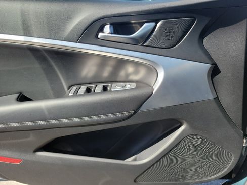 Used 2023 Genesis G70 2.0T image 26