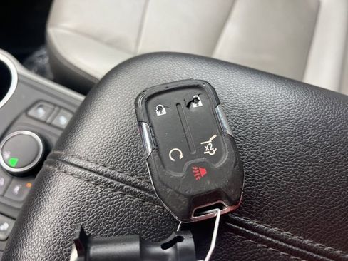 Used 2024 GMC Terrain SLT image 25