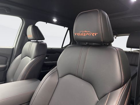 Used 2025 Honda Pilot TrailSport image 8