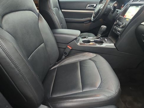 Used 2018 Ford Explorer XLT w/ Equipment Group 202A image 20