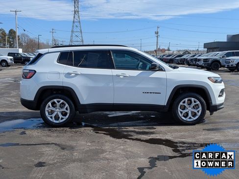 Used 2024 Jeep Compass Latitude image 3