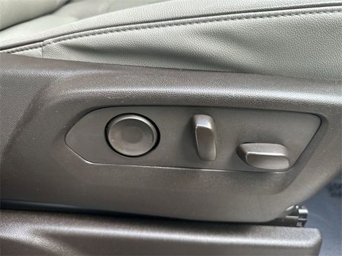 Used 2023 GMC Yukon SLT image 39