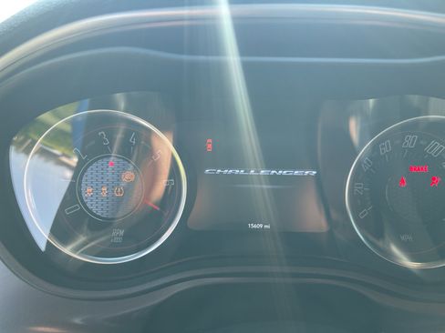 Used 2022 Dodge Challenger SXT w/ Driver Convenience Group image 20