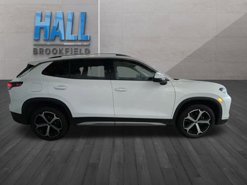 Certified 2025 Volkswagen Tiguan SE image 7