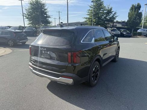 Certified 2024 Kia Sorento S FWD image 9