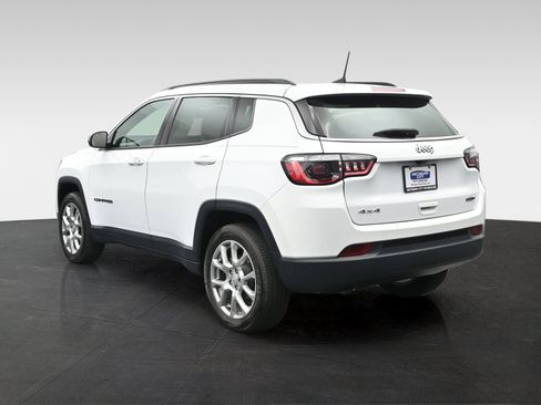 Used 2023 Jeep Compass Latitude AWD/4WD image 2