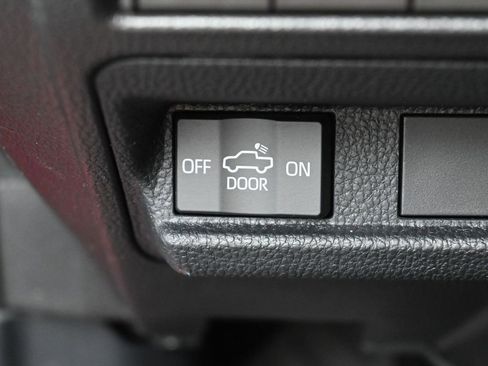 Certified 2024 Toyota Tacoma SR5 AWD/4WD image 16
