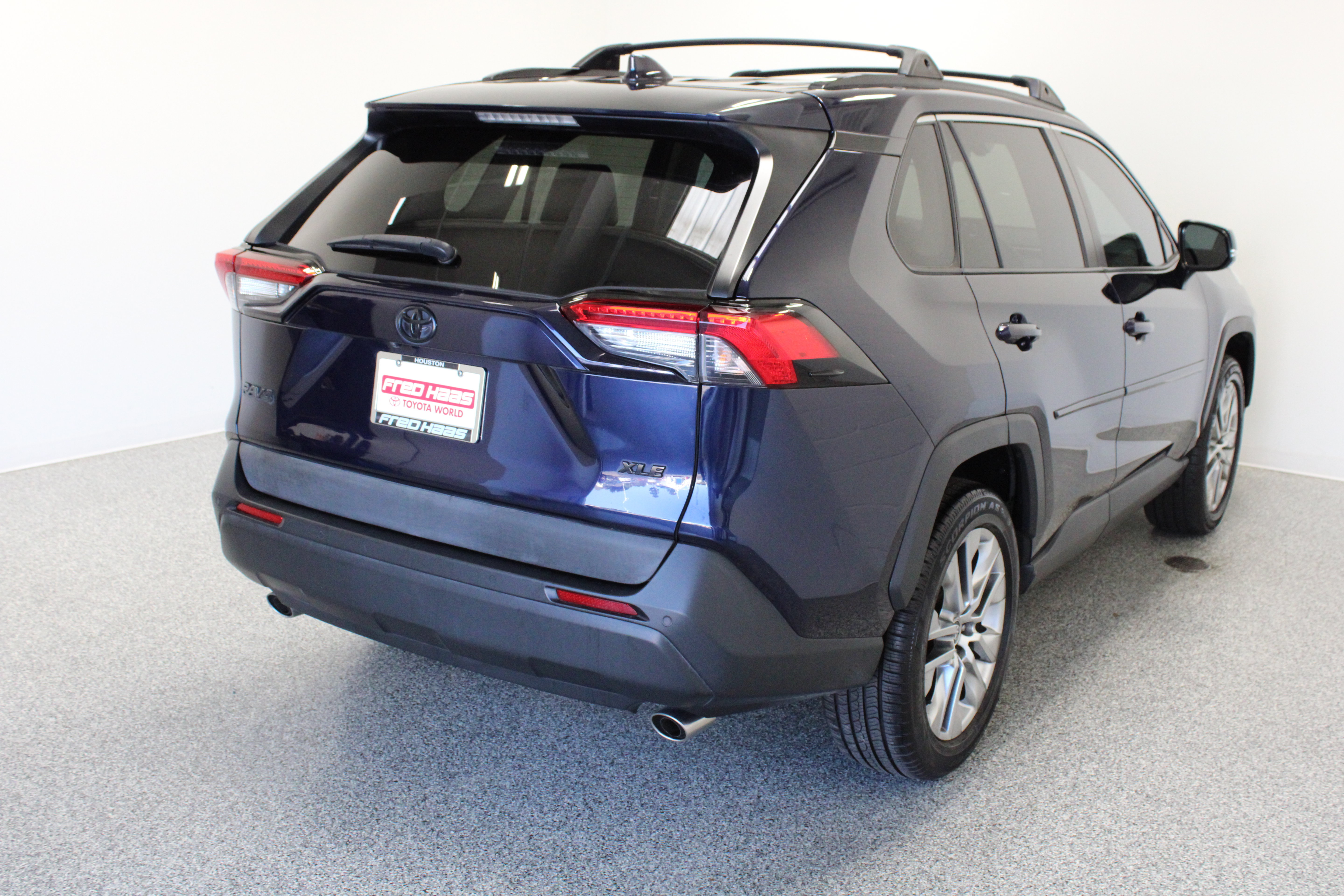 Used 2021 Toyota RAV4 XLE Premium FWD image 7