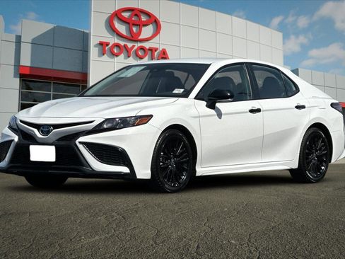 Used 2022 Toyota Camry SE FWD image 7