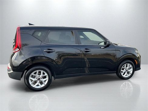 Certified 2022 Kia Soul LX w/ Technology Package image 8