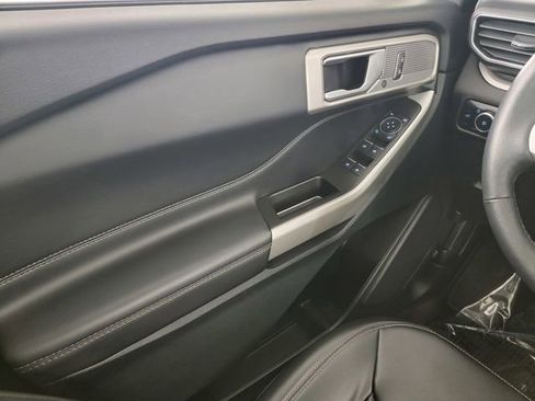 Used 2023 Ford Explorer XLT w/ Equipment Group 202A AWD/4WD image 31