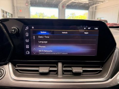 Used 2025 Chevrolet Trax ACTIV w/ Driver Confidence Package FWD image 32
