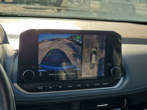 Used 2023 Nissan Rogue SL w/ SL Premium Package image 21