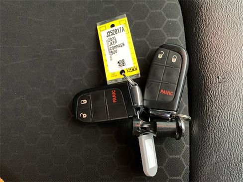 Used 2021 Jeep Compass Latitude image 38