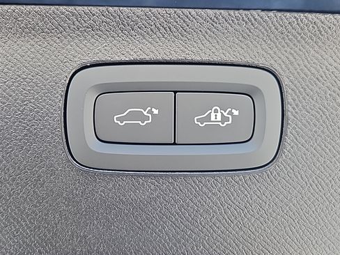 New 2026 Volvo XC90 B6 Plus w/ Protection Package Premier image 12