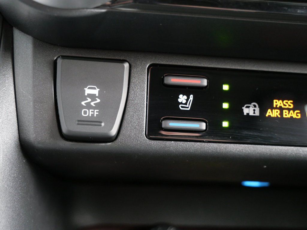 Used 2023 Toyota RAV4 Limited AWD/4WD image 21