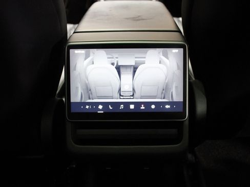 Used 2025 Tesla Model 3 Long Range image 32