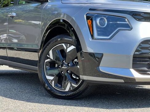 Certified 2024 Kia Niro Wind w/ Wind Preserve Package FWD image 2